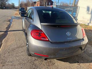 2012 Volkswagen Beetle Image 11