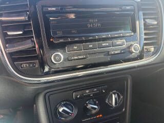 2012 Volkswagen Beetle Image 13