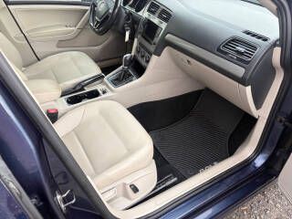 2015 Volkswagen Golf Image 17