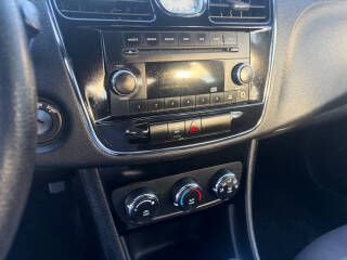 2013 Chrysler 200 Image 6