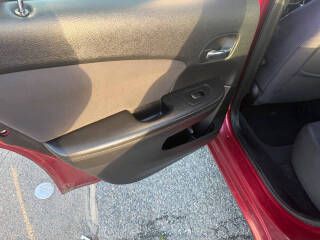 2013 Chrysler 200 Image 8