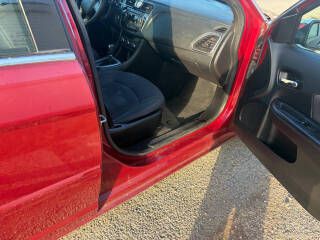 2013 Chrysler 200 Image 9