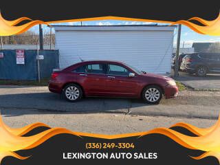 2013 Chrysler 200 Image 12