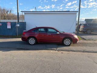 2013 Chrysler 200 Image 14