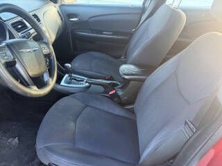 2013 Chrysler 200 Image 21