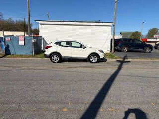 2019 Nissan Rogue Image 17