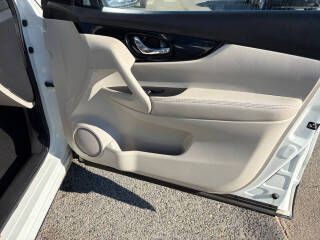 2019 Nissan Rogue Image 18