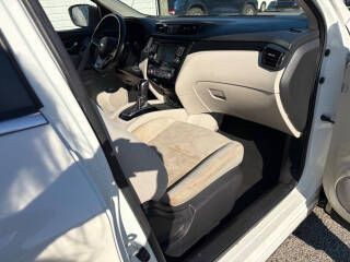 2019 Nissan Rogue Image 21