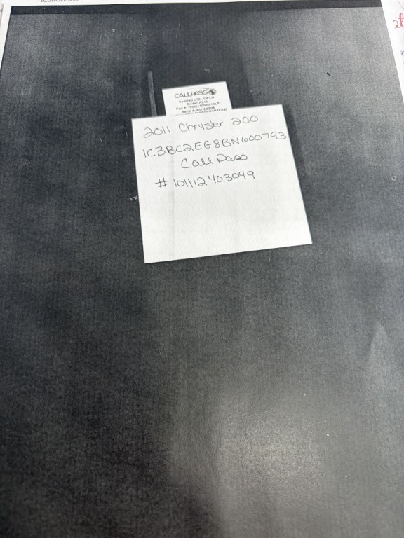 2011 Chrysler 200 Image 2