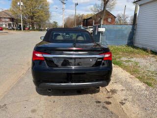 2011 Chrysler 200 Image 5