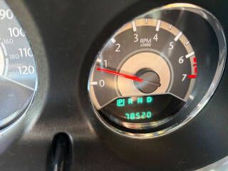 2011 Chrysler 200 Image 6