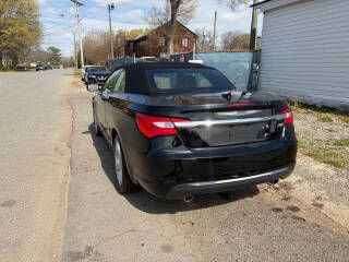 2011 Chrysler 200 Image 9