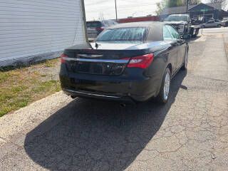 2011 Chrysler 200 Image 14