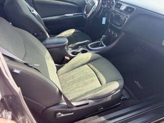 2011 Chrysler 200 Image 19