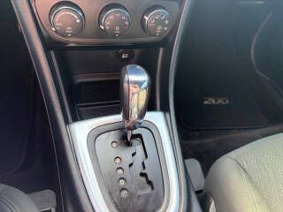 2011 Chrysler 200 Image 22