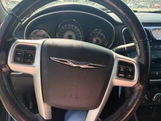 2011 Chrysler 200 Image 23