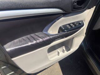 2016 Toyota Highlander Image 12