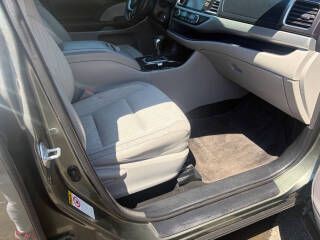 2016 Toyota Highlander Image 23