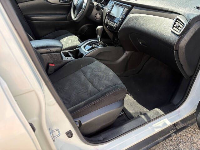2016 Nissan Rogue Image 19