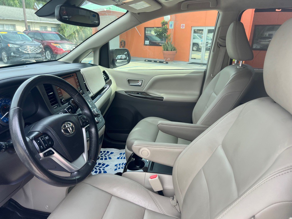 2019 Toyota Sienna Image 10