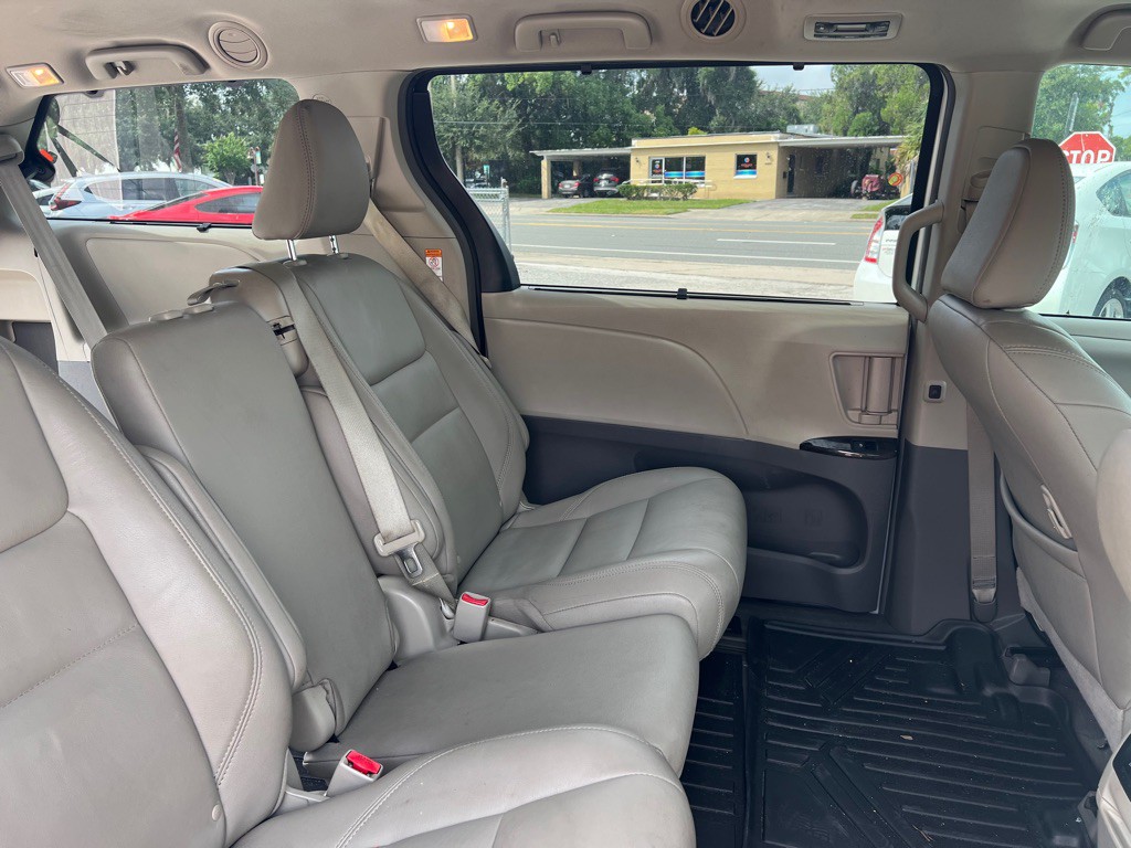 2019 Toyota Sienna Image 12