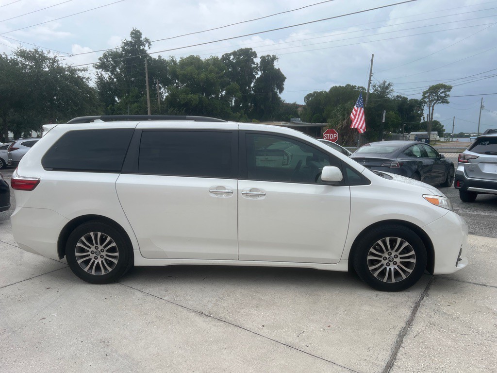 2019 Toyota Sienna Image 19