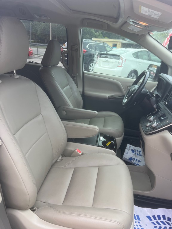 2019 Toyota Sienna Image 21