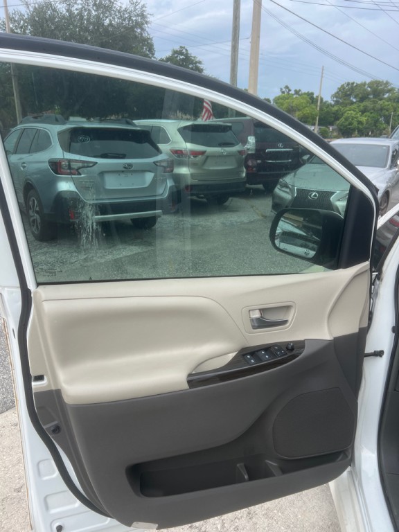 2019 Toyota Sienna Image 36