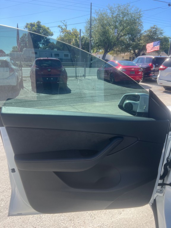 2021 Tesla Model Y Image 24