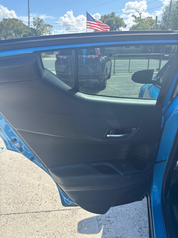 2019 Toyota C-HR Image 21