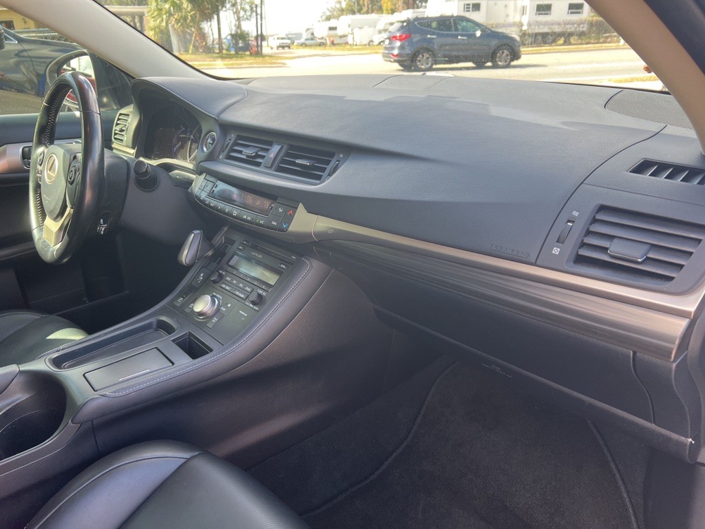 2016 Lexus CT Image 8