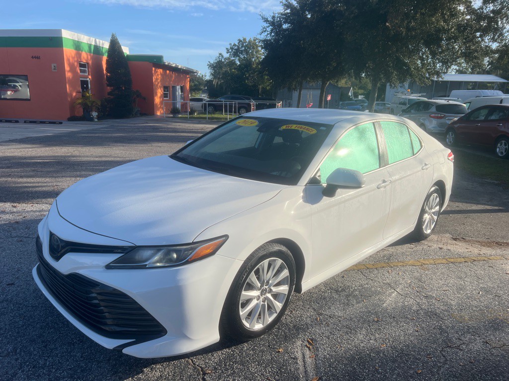 2019 Toyota Camry Image 1