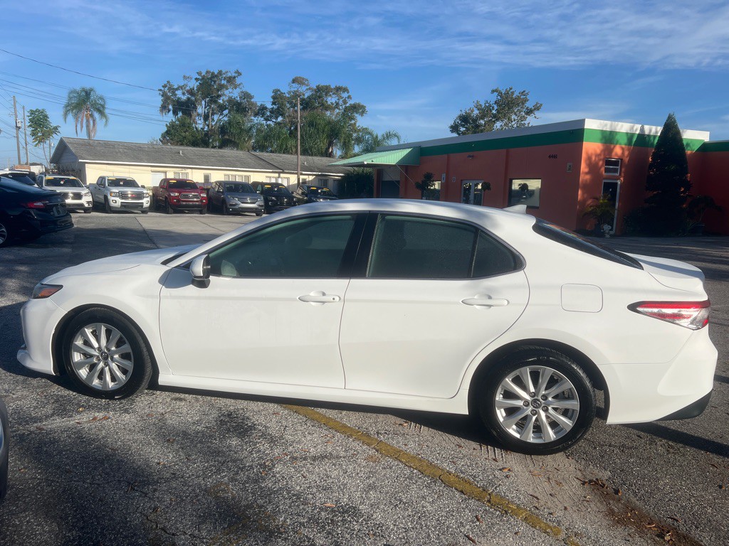 2019 Toyota Camry Image 18