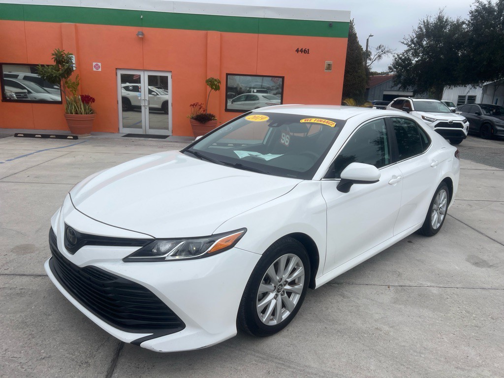 2019 Toyota Camry Image 26