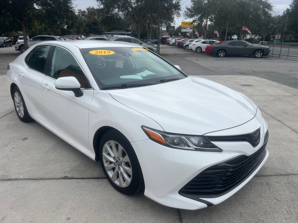2019 Toyota Camry Image 28