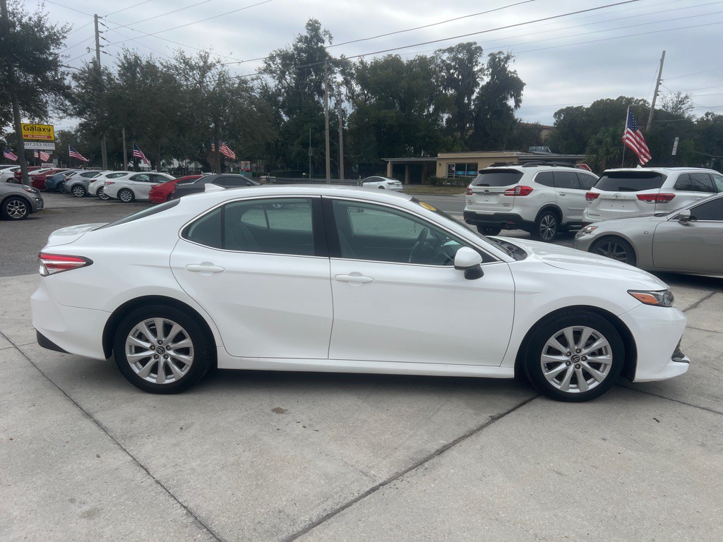 2019 Toyota Camry Image 30