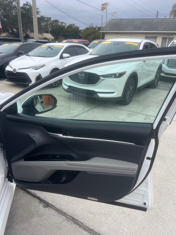 2019 Toyota Camry Image 31