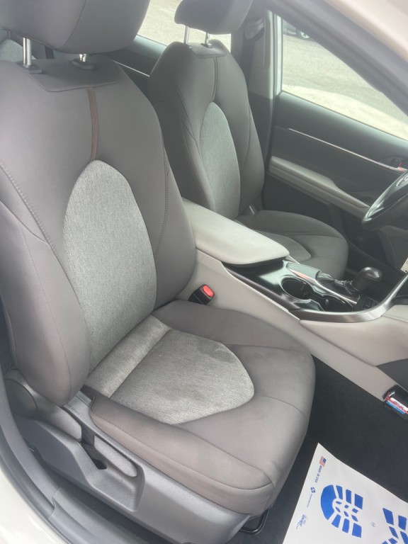 2019 Toyota Camry Image 32