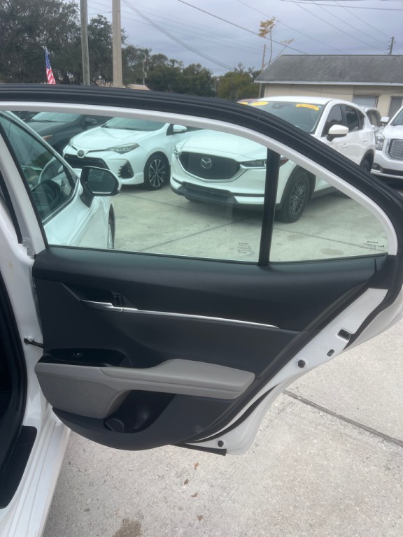 2019 Toyota Camry Image 34
