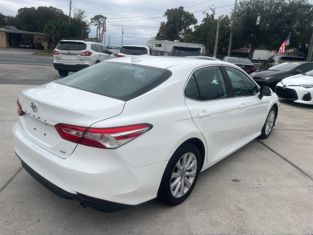 2019 Toyota Camry Image 40
