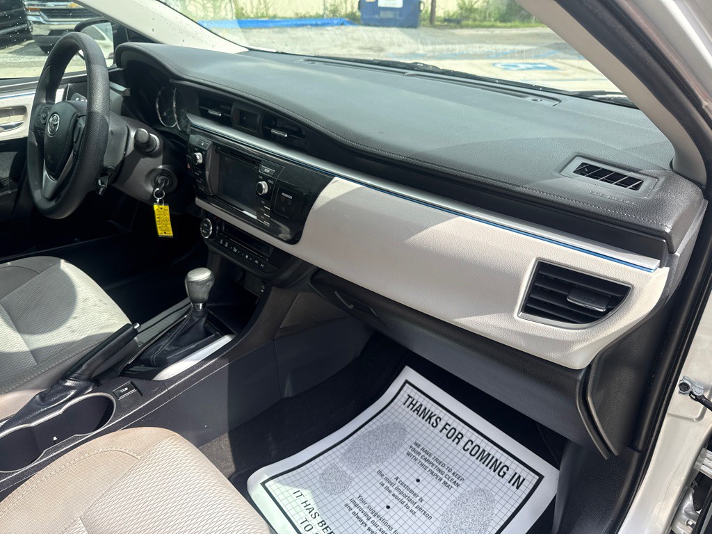 2015 Toyota Corolla Image 8
