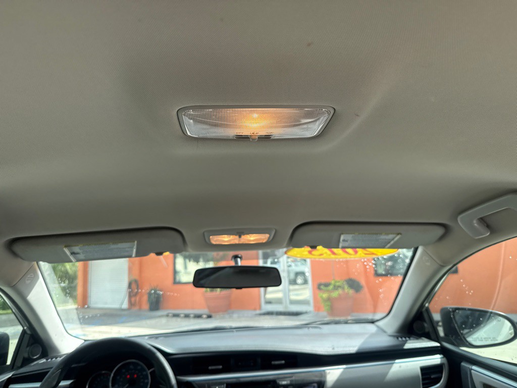 2015 Toyota Corolla Image 14