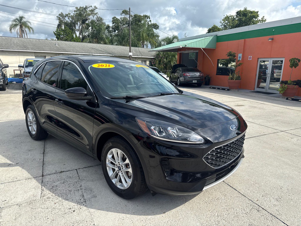 2021 Ford Escape Image 3