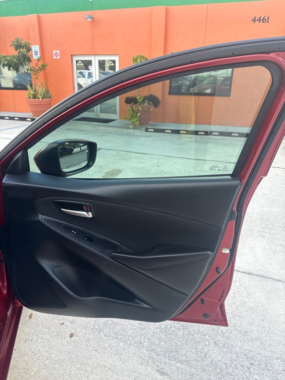 2019 Toyota Yaris Image 6