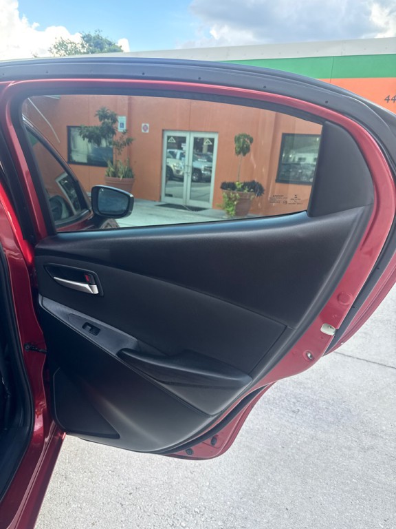 2019 Toyota Yaris Image 9