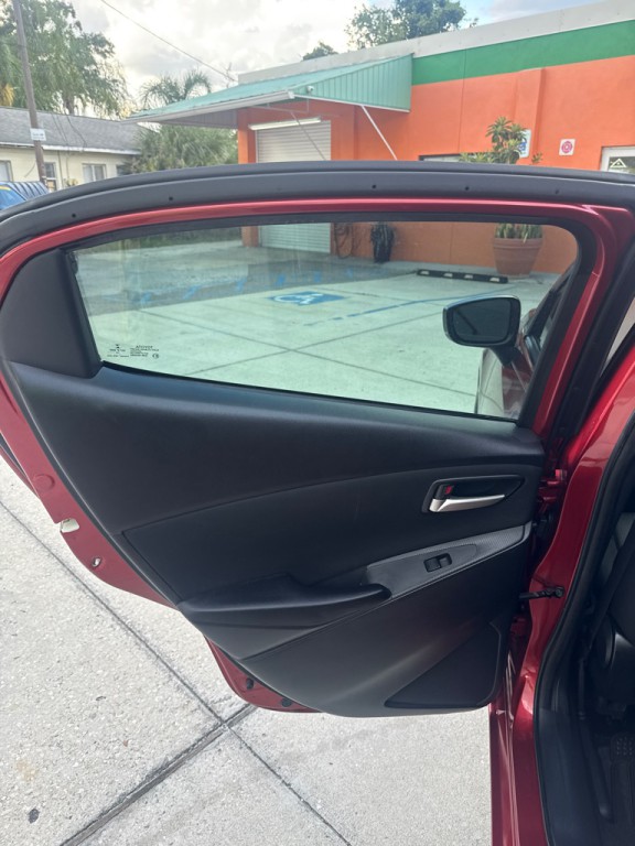 2019 Toyota Yaris Image 18