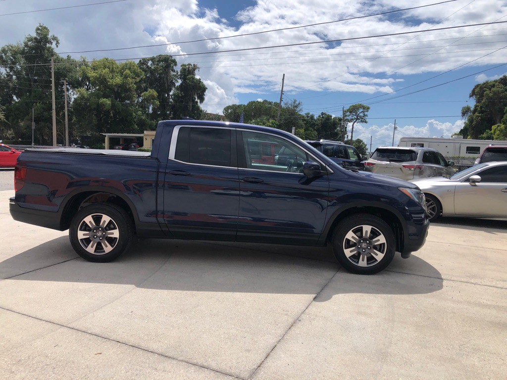 2017 Honda Ridgeline Image 2