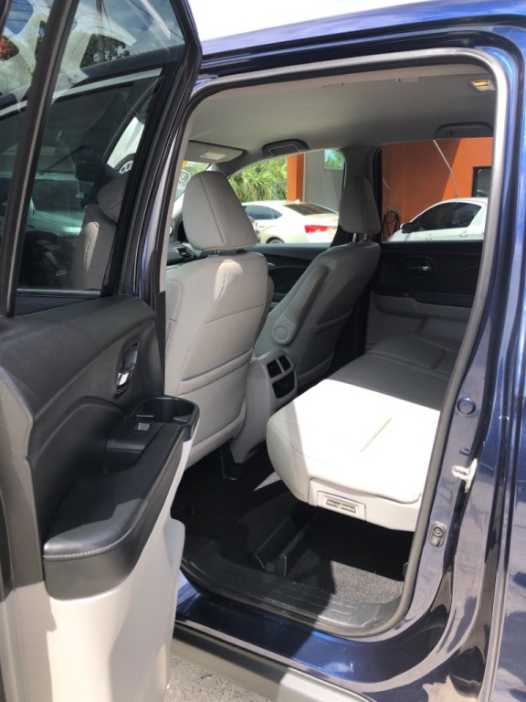 2017 Honda Ridgeline Image 6