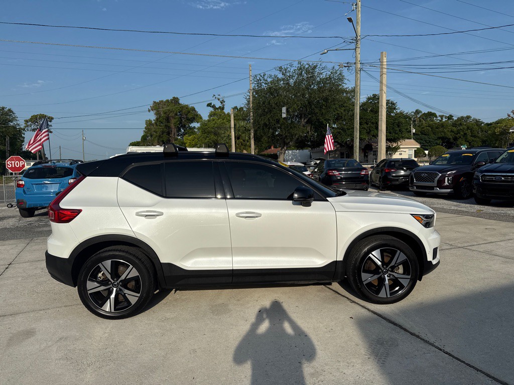 2022 Volvo XC40 Image 5