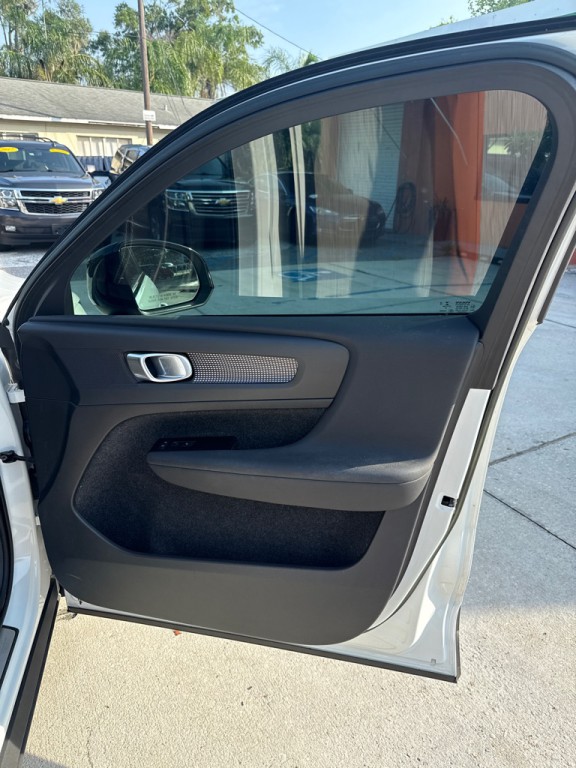 2022 Volvo XC40 Image 6